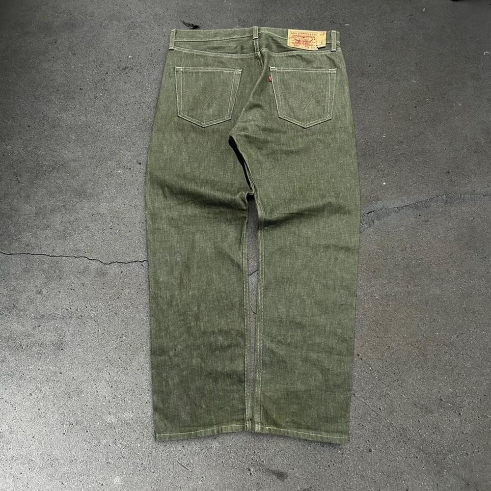 Vintage 2000s men's Levi's 501 dark olive green straight leg denim jeans 34x30